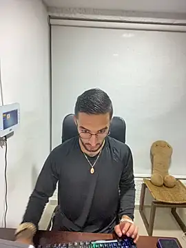 juanlouis pierre online show from February 2026 11:45:01 PM