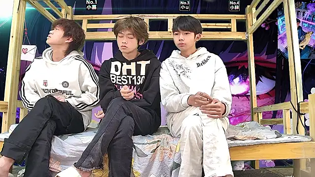 xiaohuangren01 online show from March 2026 01:09:02 AM