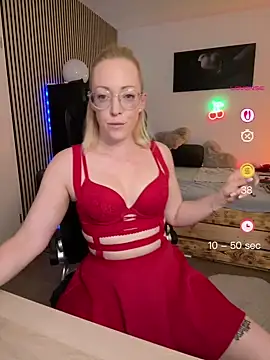Snapshot of Lea-Kirsch chatting on May 2026 06:10:02 AM Lea-Kirsch online show from May 2026 06:10:02 AM