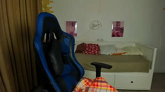 Snapshot of RayTaylorr chatting on January 2026 05:45:02 AM RayTaylorr online show from January 2026 05:45:02 AM