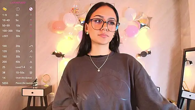 NiccolleHall online show from February 2026 01:40:02 PM