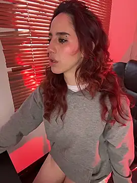 Snapshot of elodie_rouge chatting on February 2026 01:19:02 PM elodie rouge online show from February 2026 01:19:02 PM