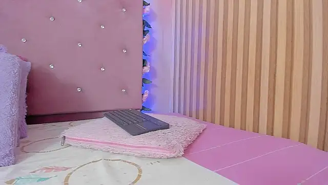 Snapshot of lovely__kiss__ chatting on July 2026 06:12:01 PM lovely kiss online show from July 2026 06:12:01 PM