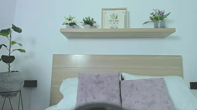 Snapshot of ivette_swan chatting on February 2026 12:33:02 PM ivette swan online show from February 2026 12:33:02 PM