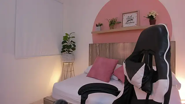 ivette swan online show from April 2026 07:20:02 PM