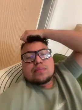 Snapshot of Mikelmore chatting on February 2026 06:04:02 PM Mikelmore online show from February 2026 06:04:02 PM