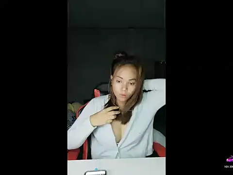 Pearlveil online show from March 2026 03:32:01 AM