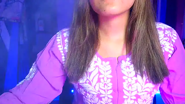Snapshot of _Maanvi_ chatting on May 2026 06:14:01 PM Maanvi online show from May 2026 06:14:01 PM