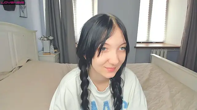 Snapshot of RoxanneComisky chatting on February 2026 08:40:02 AM RoxanneComisky online show from February 2026 08:40:02 AM