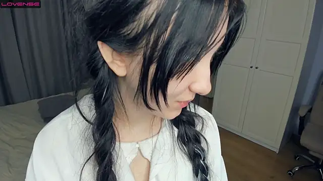 Snapshot of RoxanneComisky chatting on February 2026 07:01:02 AM RoxanneComisky online show from February 2026 07:01:02 AM