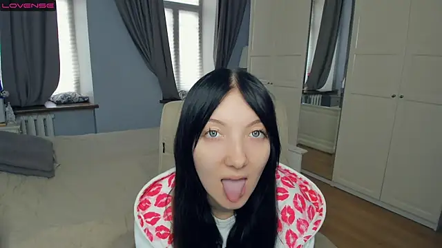 Snapshot of RoxanneComisky chatting on February 2026 06:50:01 AM RoxanneComisky online show from February 2026 06:50:01 AM