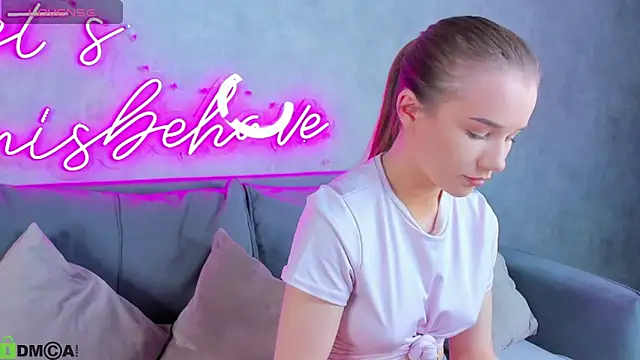 Nicole Vasquez online show from March 2026 09:26:02 AM