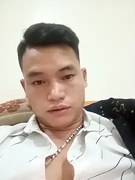 Snapshot of Maycute18 chatting on February 2026 02:11:02 PM Maycute18 online show from February 2026 02:11:02 PM