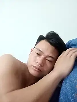 Snapshot of Maycute18 chatting on February 2026 03:24:01 PM Maycute18 online show from February 2026 03:24:01 PM