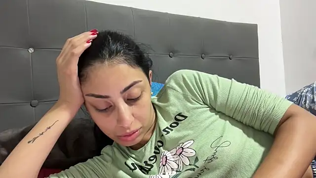 Snapshot of AbrilSantosxo chatting on May 2026 01:06:01 PM AbrilSantosxo online show from May 2026 01:06:01 PM
