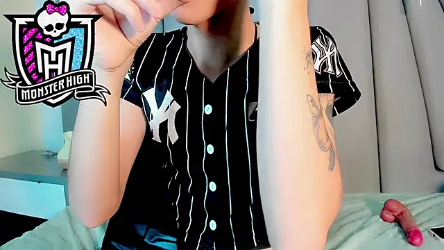 Miss-Saraii online show from April 2026 02:39:02 PM