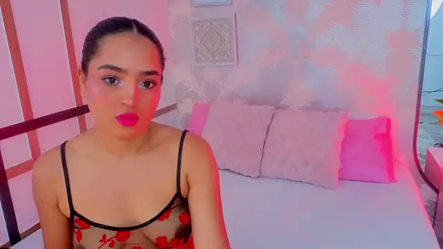 Snapshot of Emma_Thompssonn chatting on April 2026 12:14:01 PM Emma Thompssonn online show from April 2026 12:14:01 PM