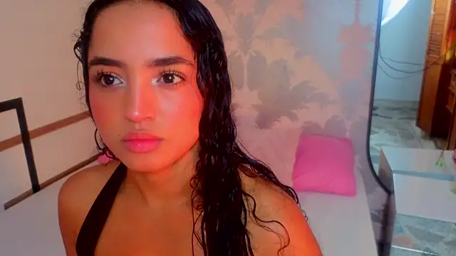 Snapshot of Emma_Thompssonn chatting on May 2026 12:00:02 PM Emma Thompssonn online show from May 2026 12:00:02 PM