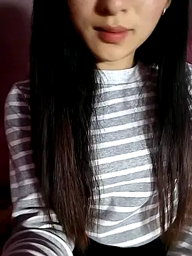 Snapshot of Thuyli_xx chatting on January 2026 03:05:01 PM Thuyli xx online show from January 2026 03:05:01 PM