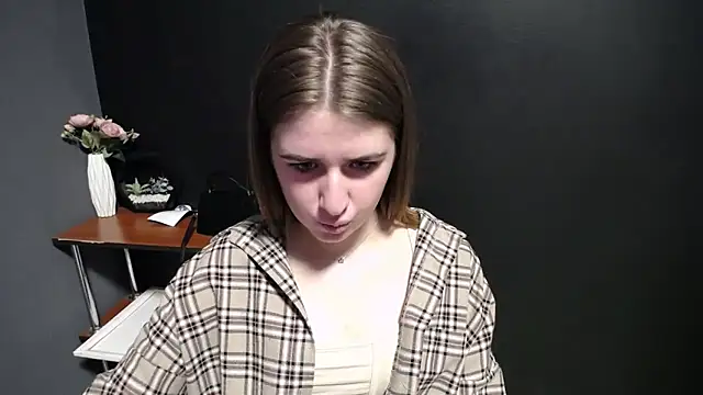 Sunny siren online show from March 2026 01:43:02 PM