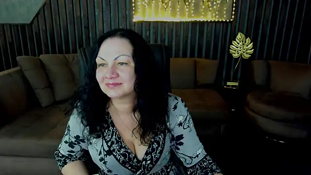 Snapshot of IrissMoon chatting on April 2026 05:54:02 AM IrissMoon online show from April 2026 05:54:02 AM