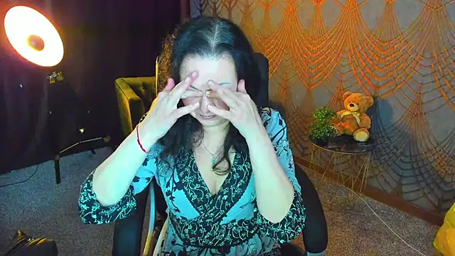 Snapshot of IrissMoon chatting on May 2026 05:35:01 AM IrissMoon online show from May 2026 05:35:01 AM