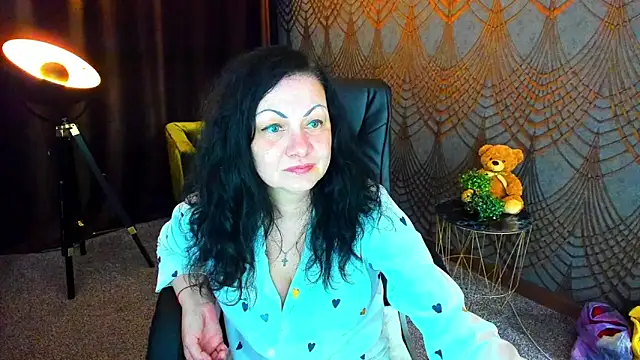 Snapshot of IrissMoon chatting on May 2026 04:13:01 PM IrissMoon online show from May 2026 04:13:01 PM