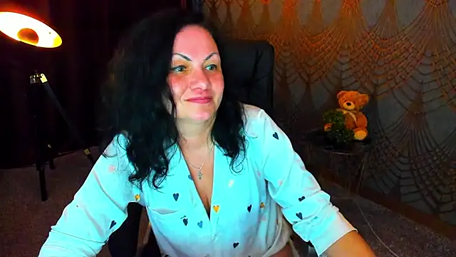 Snapshot of IrissMoon chatting on May 2026 04:19:02 AM IrissMoon online show from May 2026 04:19:02 AM