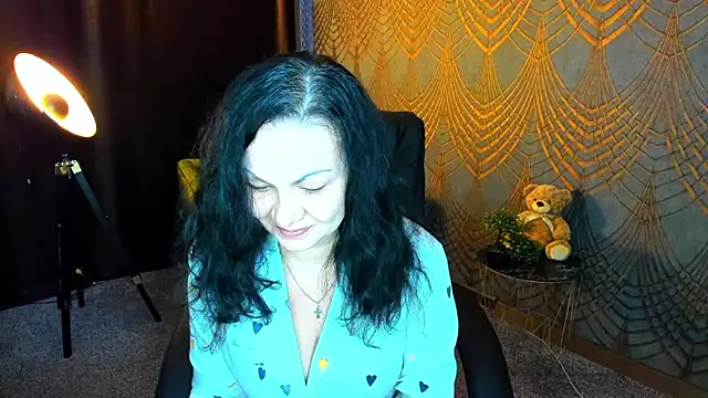 Snapshot of IrissMoon chatting on May 2026 11:38:01 AM IrissMoon online show from May 2026 11:38:01 AM