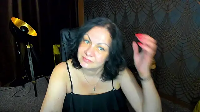 Snapshot of IrissMoon chatting on July 2026 05:42:02 PM IrissMoon online show from July 2026 05:42:02 PM