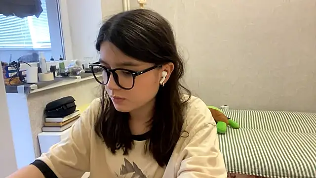 Snapshot of SaintMari chatting on July 2026 01:28:02 PM SaintMari online show from July 2026 01:28:02 PM