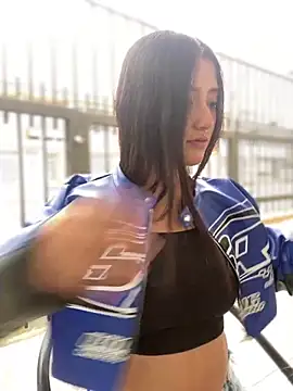 StrawberryPink  online show from April 2026 11:41:01 AM