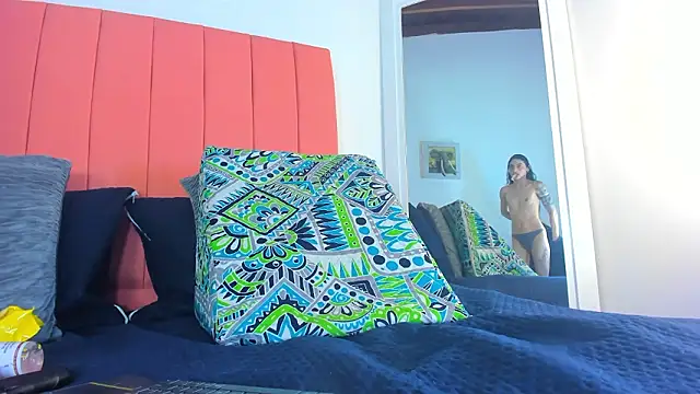 rose thompson19 online show from February 2026 07:40:01 PM