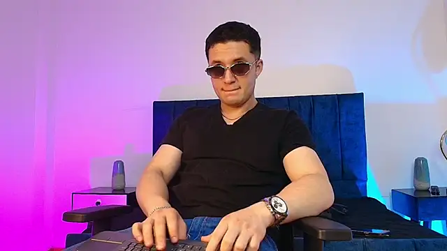 Snapshot of Alexander_Connor chatting on January 2026 12:58:02 AM Alexander Connor online show from January 2026 12:58:02 AM