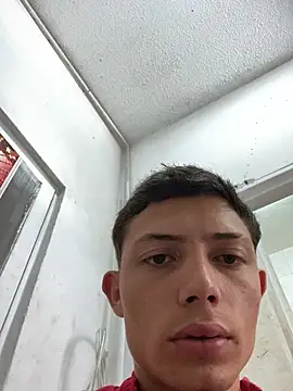 santiObrero online show from February 2026 03:50:02 PM