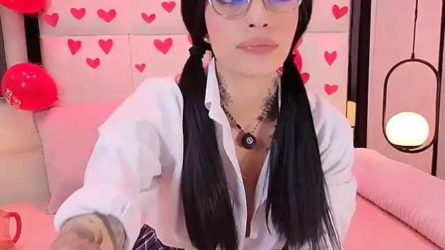 Snapshot of JuneCollins chatting on February 2026 08:38:02 PM JuneCollins online show from February 2026 08:38:02 PM