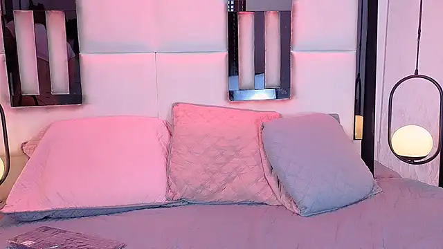 Snapshot of JuneCollins chatting on February 2026 09:15:02 PM JuneCollins online show from February 2026 09:15:02 PM