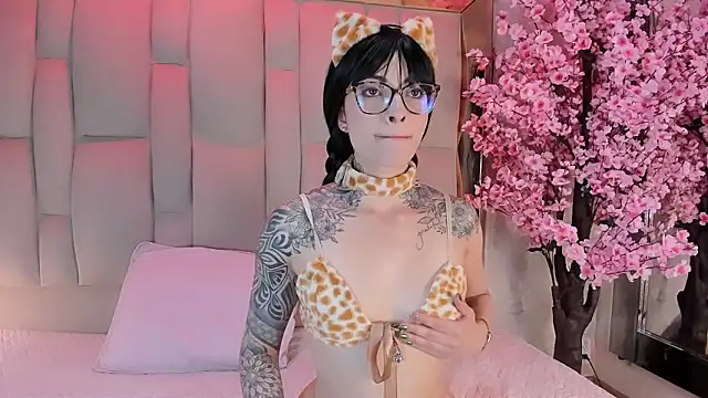 JuneCollins online show from March 2026 08:21:02 PM