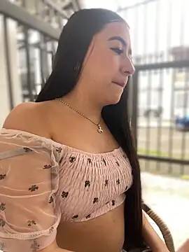 Snapshot of AuroraJohns_Pink chatting on February 2026 09:35:01 PM AuroraJohns Pink online show from February 2026 09:35:01 PM