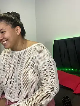 Snapshot of Helena-Paola chatting on June 2026 01:32:02 AM Helena-Paola online show from June 2026 01:32:02 AM