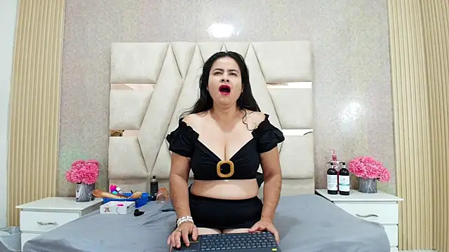 CrystallGomes online show from April 2026 09:25:02 AM