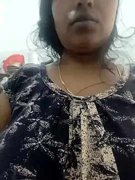 Snapshot of Hot-Tinaa chatting on April 2026 04:52:02 AM Hot-Tinaa online show from April 2026 04:52:02 AM
