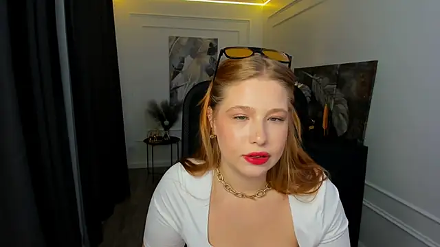 Snapshot of SweetDaylight chatting on May 2026 07:43:02 PM SweetDaylight online show from May 2026 07:43:02 PM