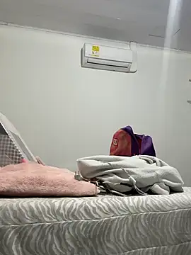 Snapshot of KathiaJenner chatting on February 2026 11:33:01 AM KathiaJenner online show from February 2026 11:33:01 AM