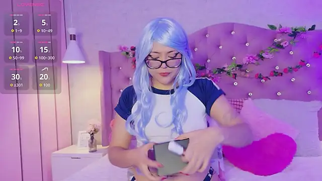 Snapshot of EllieNeptune_ chatting on June 2026 05:31:02 AM EllieNeptune online show from June 2026 05:31:02 AM