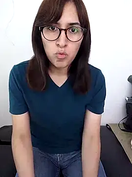 Snapshot of Eide-26 chatting on June 2026 06:35:02 PM Eide-26 online show from June 2026 06:35:02 PM
