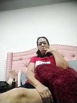 Snapshot of RosseLaure chatting on February 2026 02:26:01 AM RosseLaure online show from February 2026 02:26:01 AM