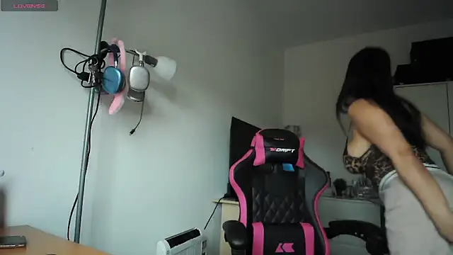 Yulian Milf online show from March 2026 02:32:01 PM