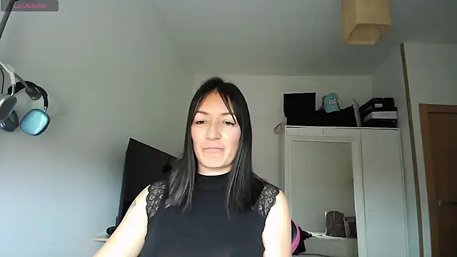 Snapshot of Yulian_Milf chatting on May 2026 11:26:01 AM Yulian Milf online show from May 2026 11:26:01 AM