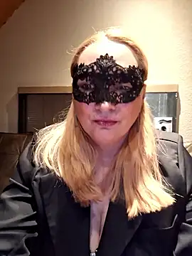 MaskedQueen77 online show from January 2026 03:49:02 PM